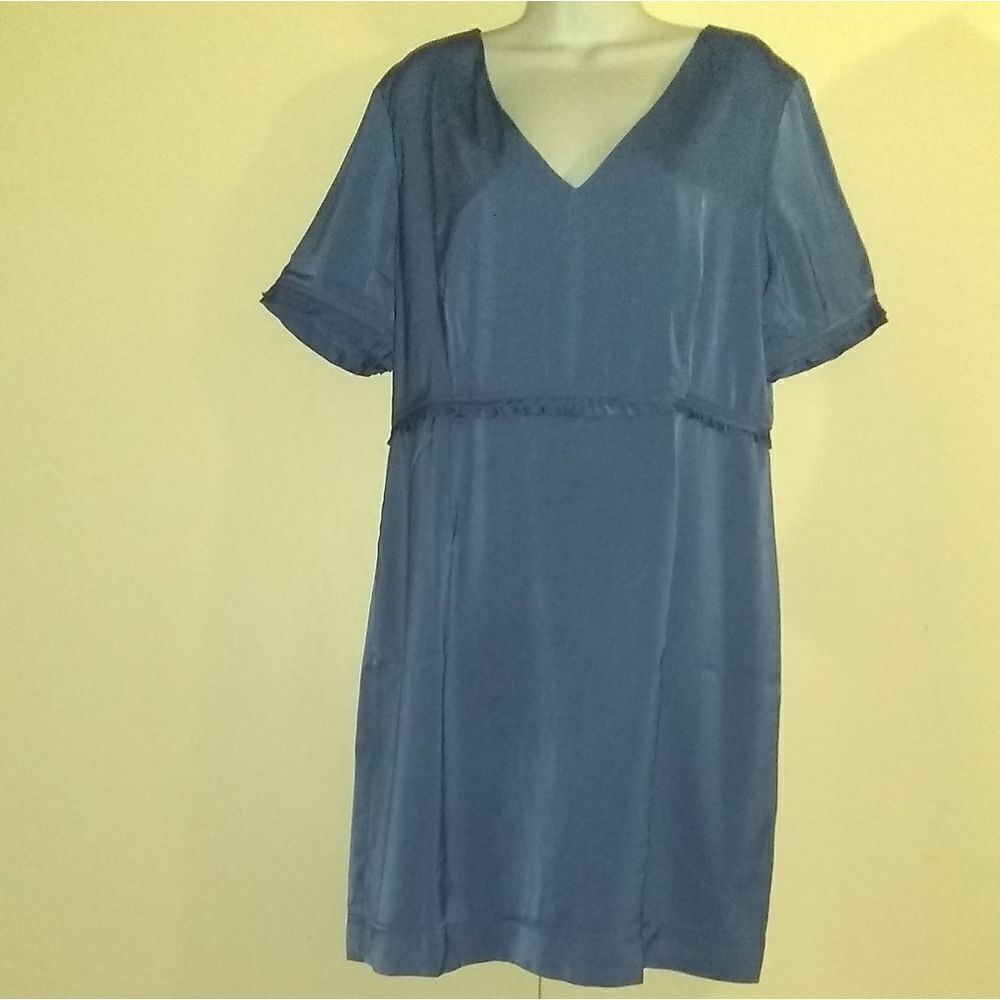 Lark & Ro Blue V-Neck Midi Dress